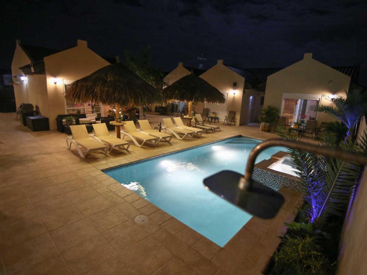 Golden Villas Palm Beach Exterior photo