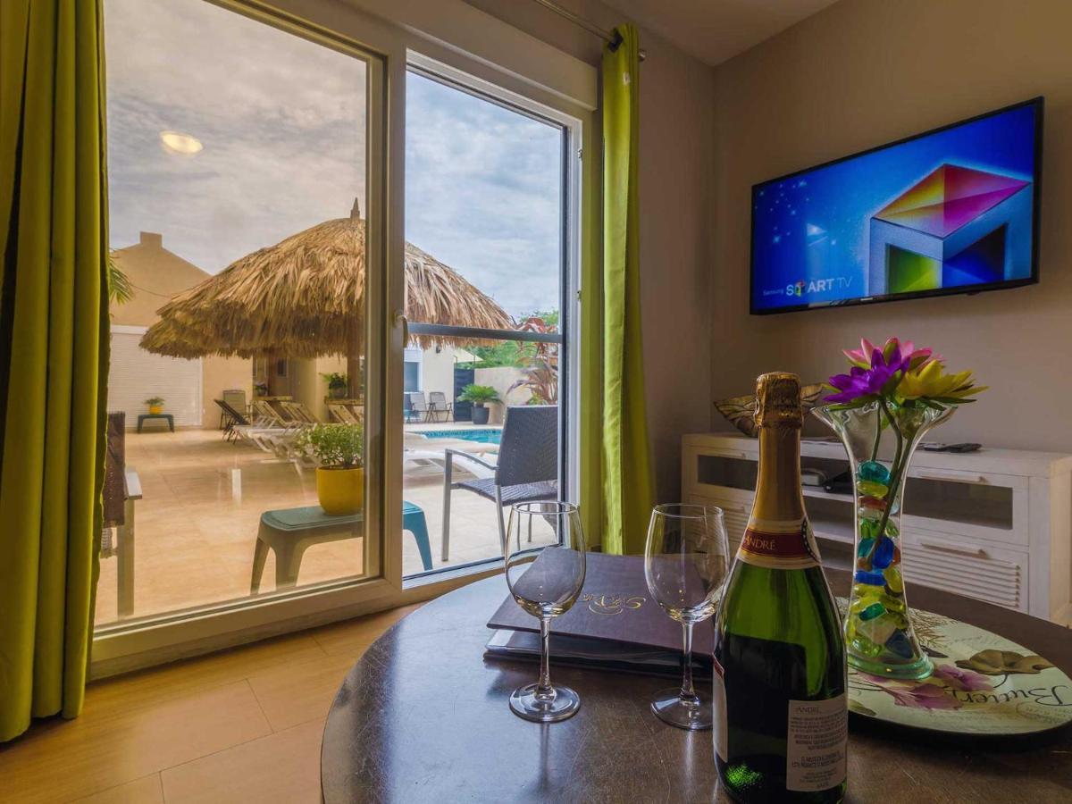 Golden Villas Palm Beach Exterior photo