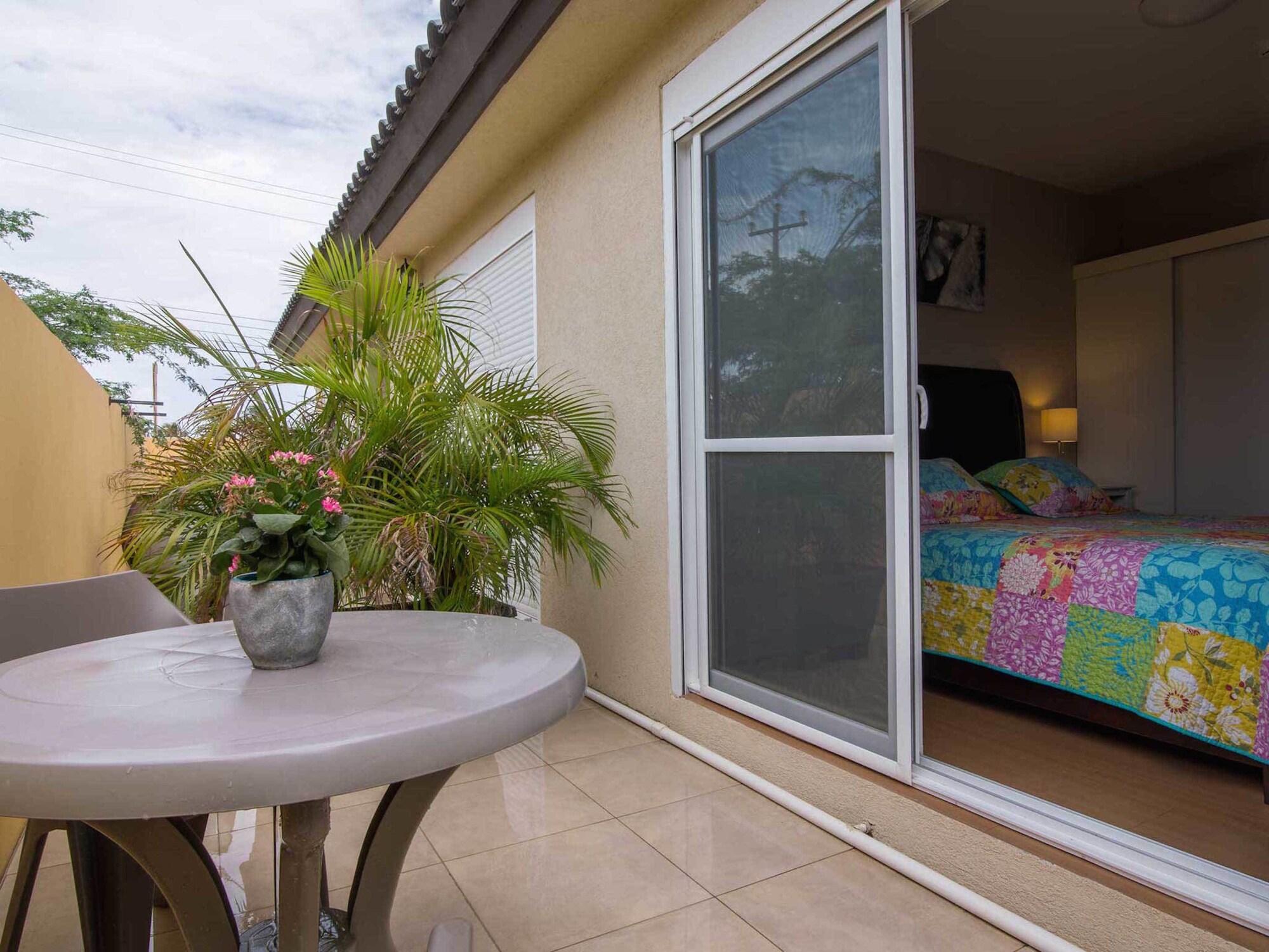 Golden Villas Palm Beach Exterior photo