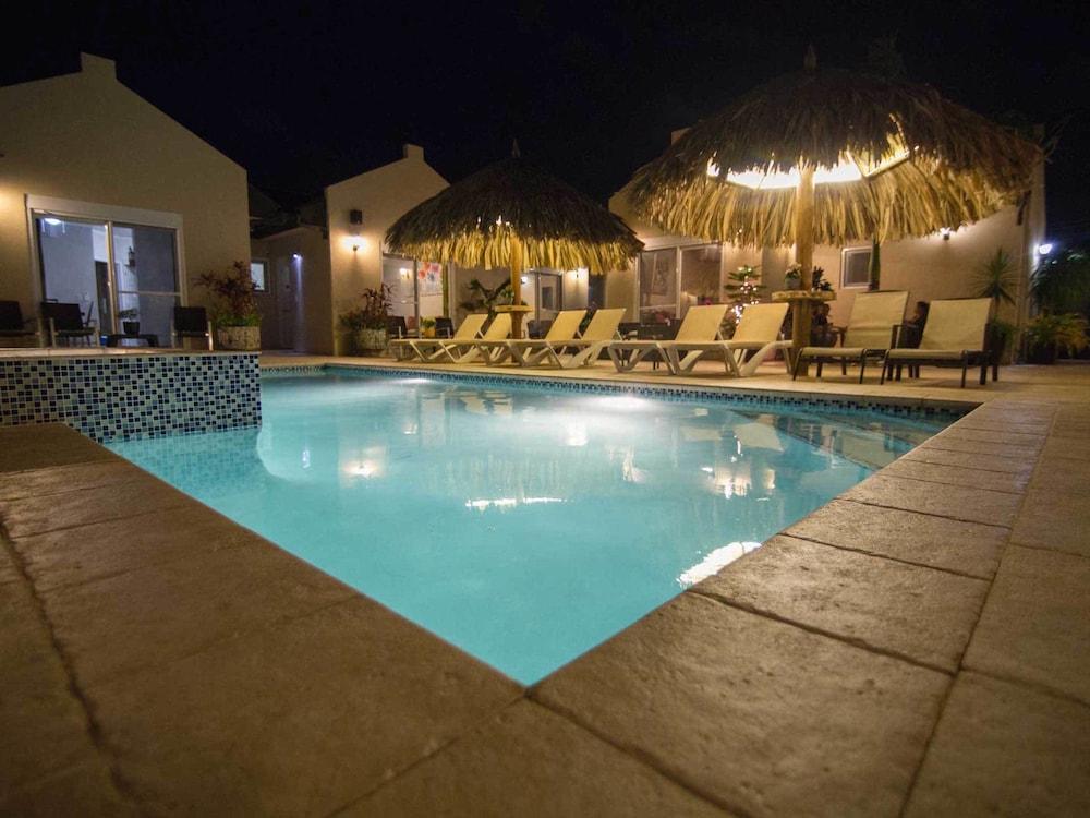 Golden Villas Palm Beach Exterior photo