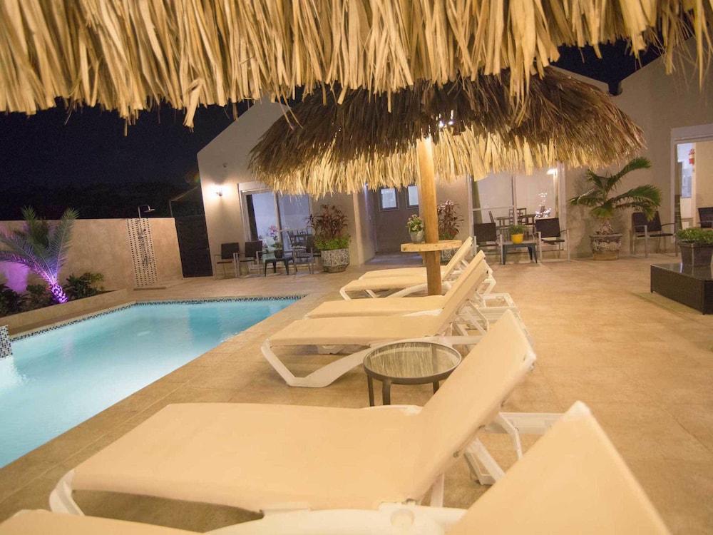 Golden Villas Palm Beach Exterior photo