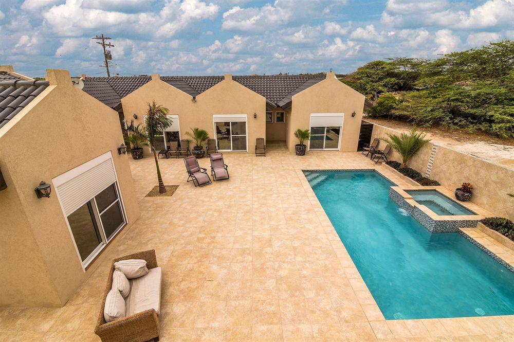 Golden Villas Palm Beach Exterior photo