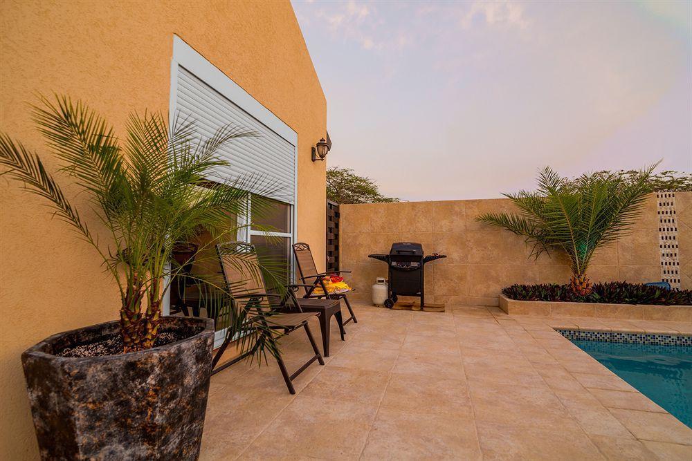 Golden Villas Palm Beach Exterior photo